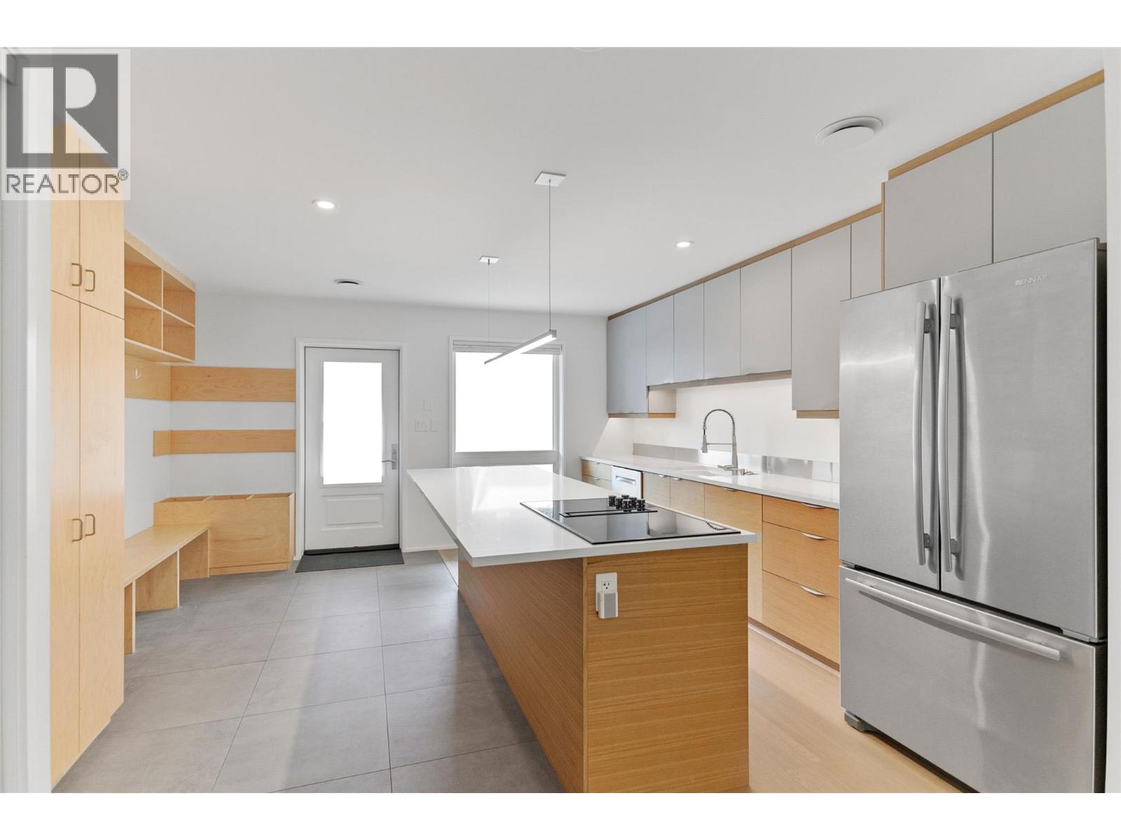 410 Fourth Street W, Revelstoke, British Columbia  V0E 2S0 - Photo 7 - 10390521