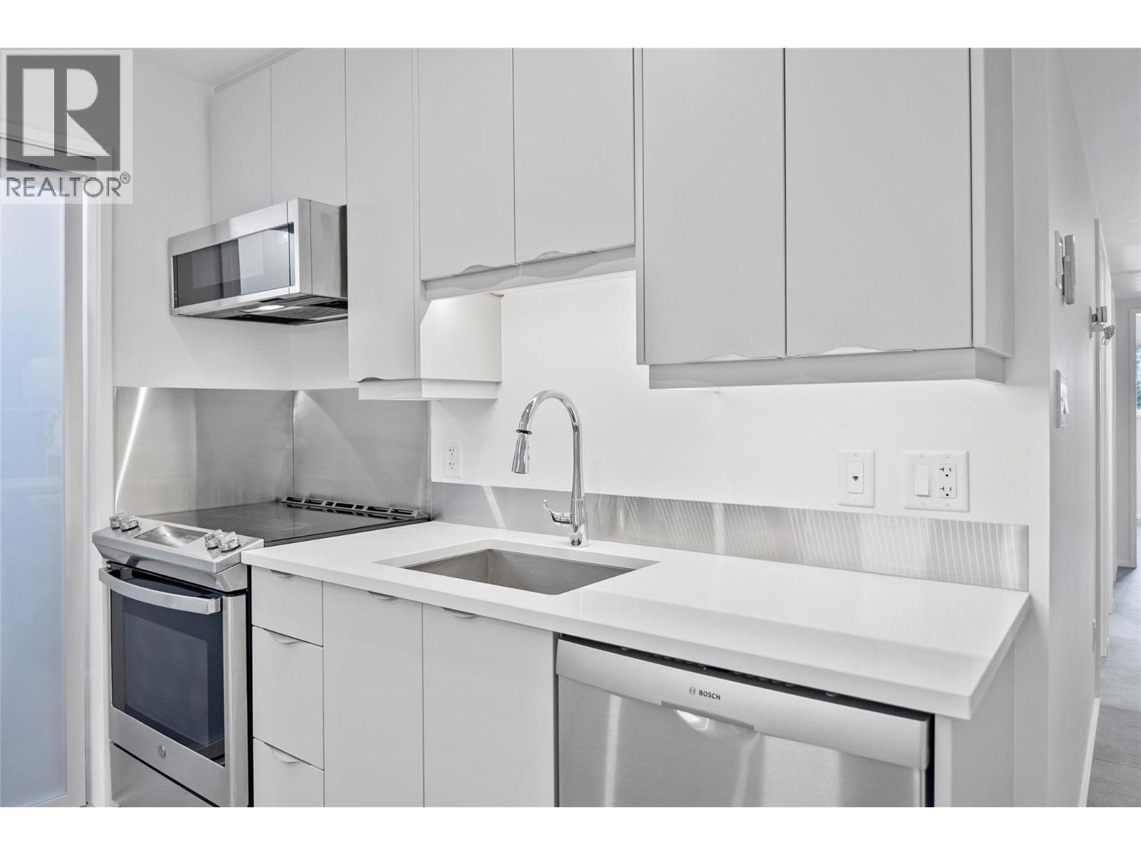 410 Fourth Street W, Revelstoke, British Columbia  V0E 2S0 - Photo 43 - 10390521