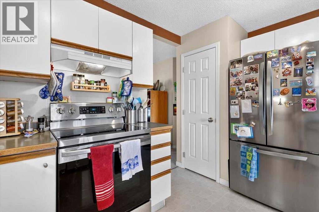 6 Harvest Grove Green NE, Calgary, Alberta  T3K 4W5 - Photo 10 - A2342371