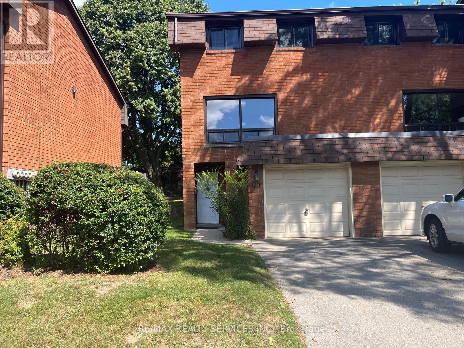 Q1 - 444 Stone Church Road W, Hamilton, Ontario  L9B 1R1 - Photo 2 - X13781384