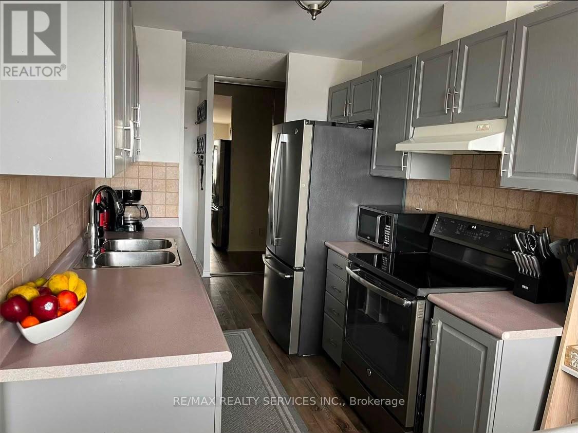 803 - 10 Dayspring Circle, Brampton, Ontario L6P 1B9 - Photo 8 - W13761414