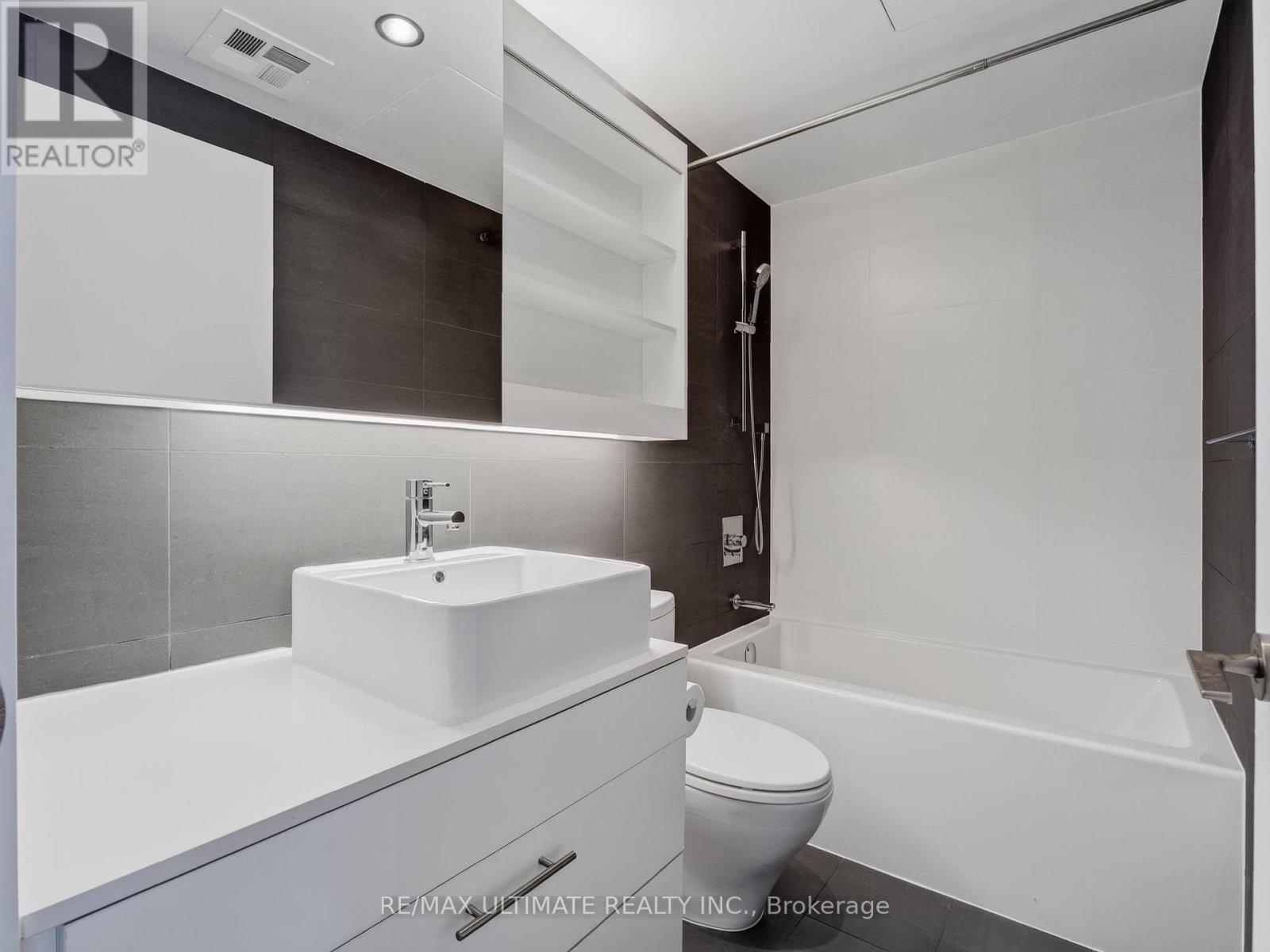 701 - 32 Trolley Crescent, Toronto, Ontario  M5A 0E9 - Photo 26 - C13830508
