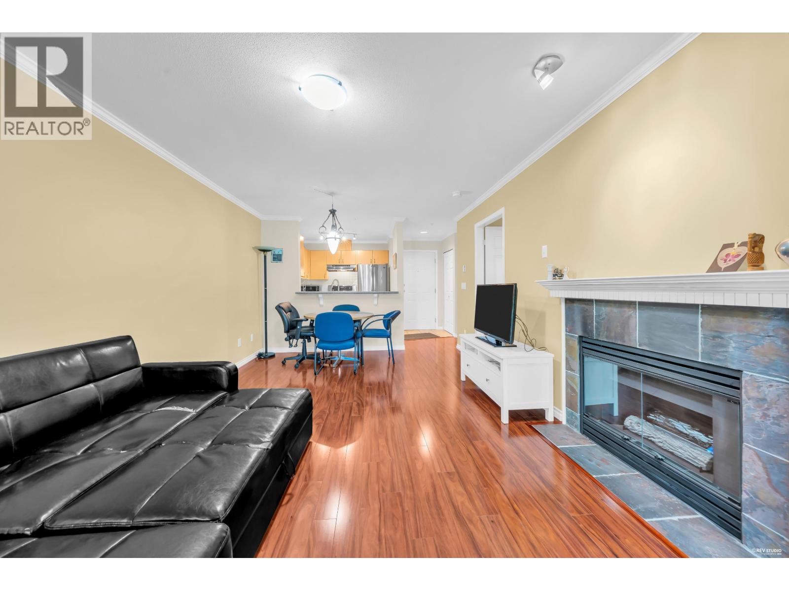 210 175 E 10th Street, North Vancouver, British Columbia  V7L 4W1 - Photo 4 - R3148179