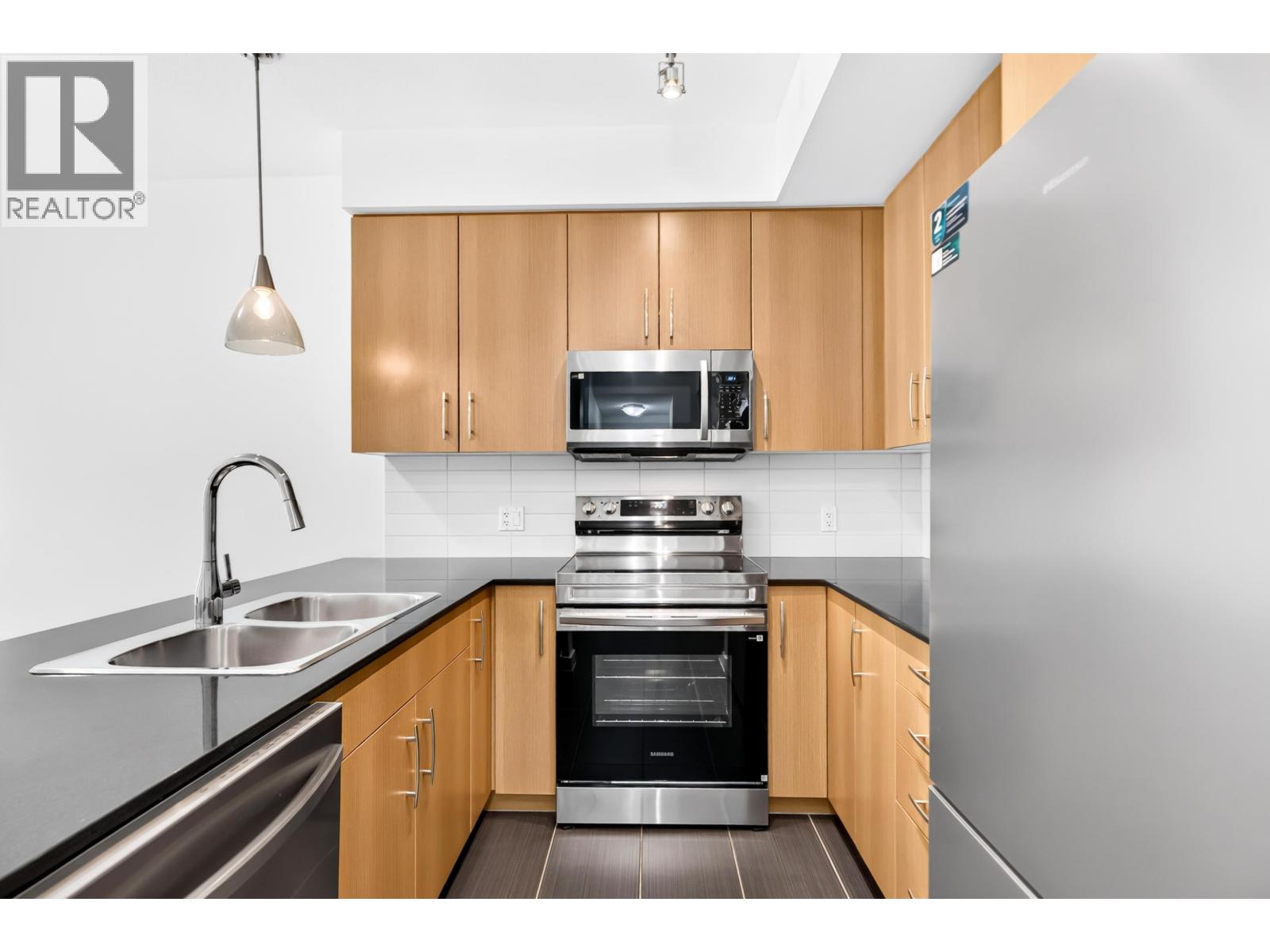 210 22290 North Avenue, Maple Ridge, British Columbia  V2X 8Z8 - Photo 3 - R3169438