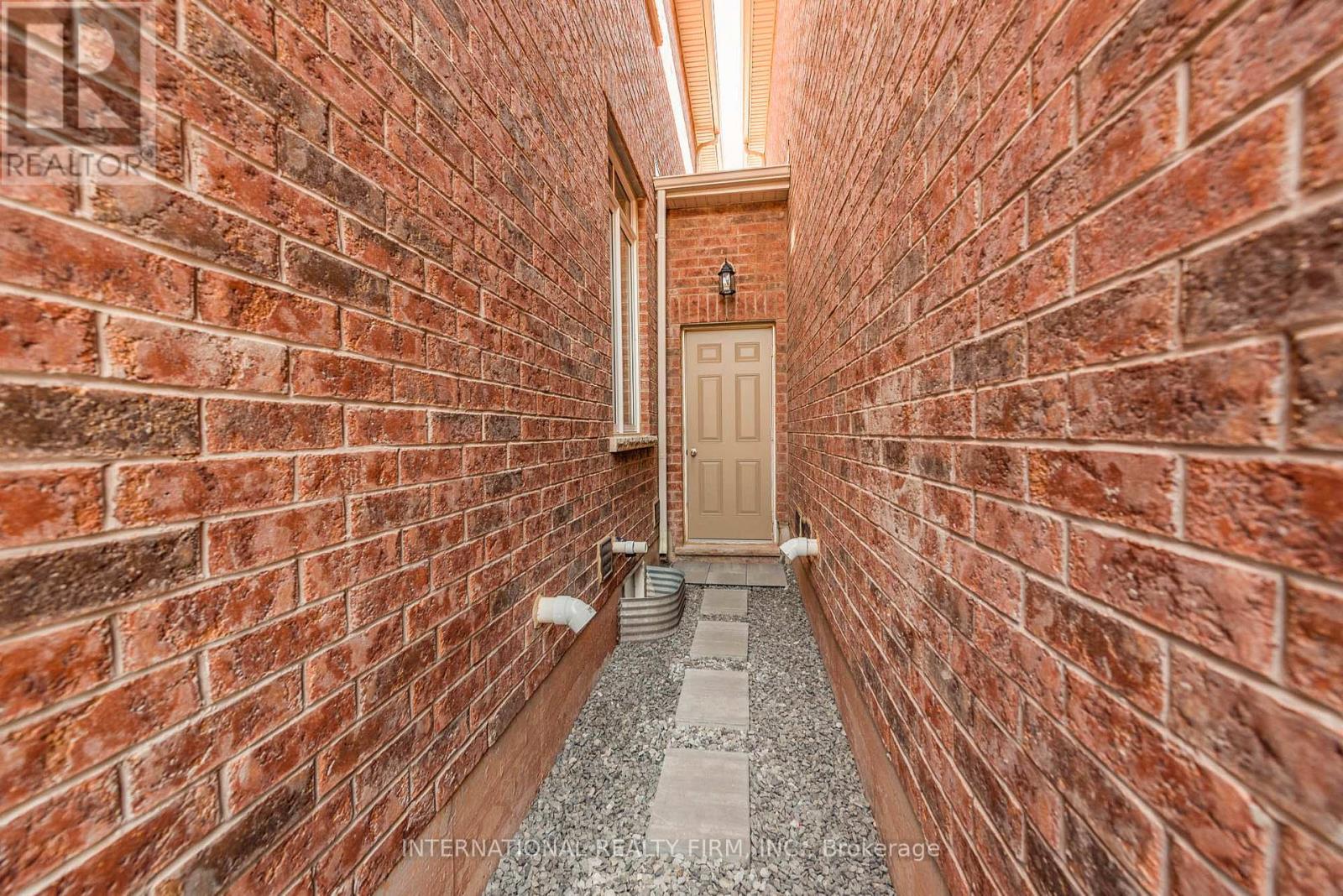 99 Huguenot Road, Oakville, Ontario  L6H 0M3 - Photo 37 - W13830474