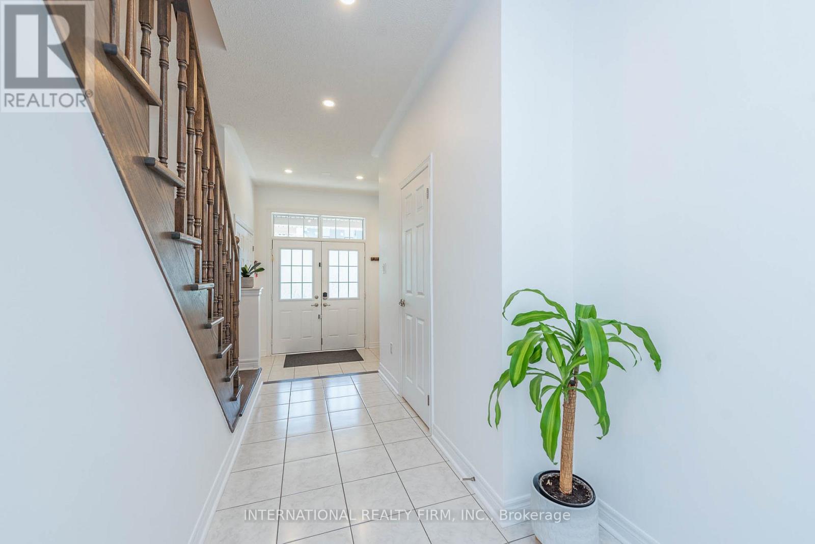 99 Huguenot Road, Oakville, Ontario  L6H 0M3 - Photo 6 - W13830474