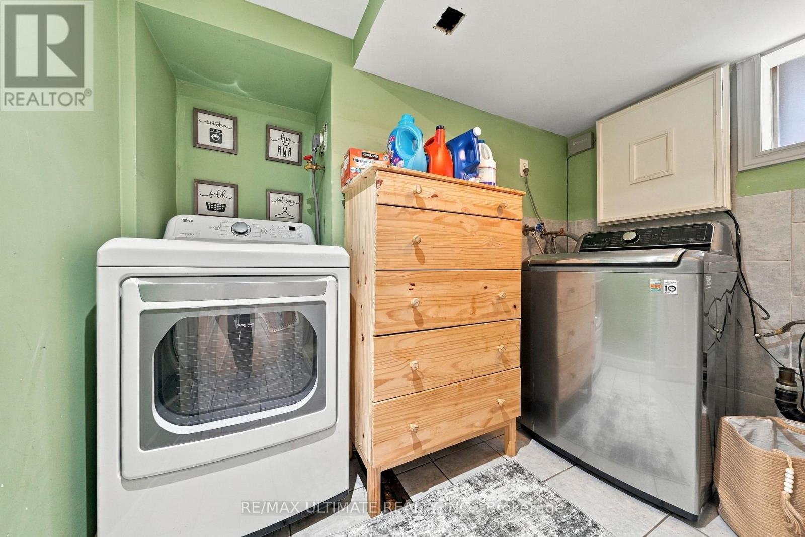 372 Blackthorn Avenue, Toronto, Ontario  M6M 3B9 - Photo 19 - W13830496