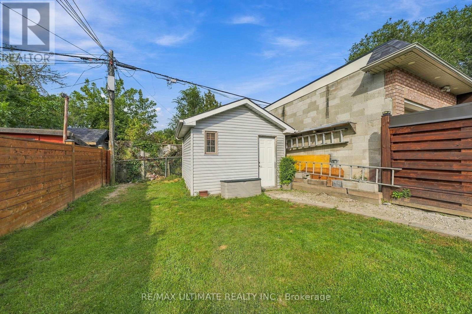 372 Blackthorn Avenue, Toronto, Ontario  M6M 3B9 - Photo 23 - W13830496
