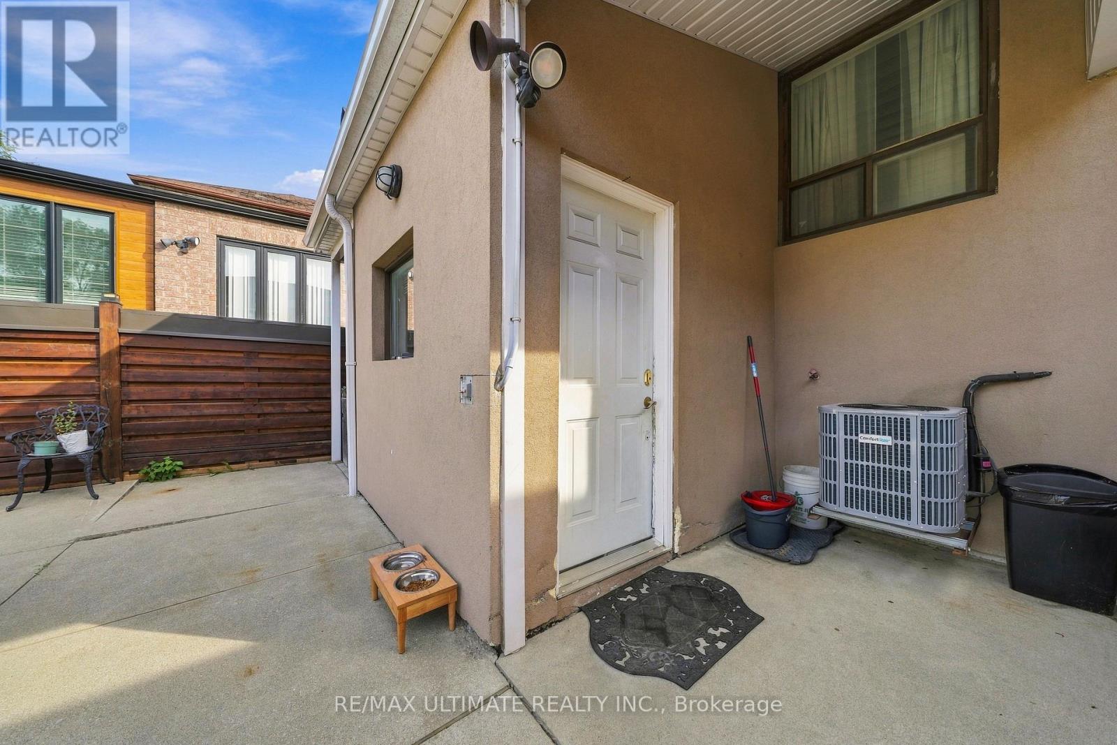 372 Blackthorn Avenue, Toronto, Ontario  M6M 3B9 - Photo 25 - W13830496