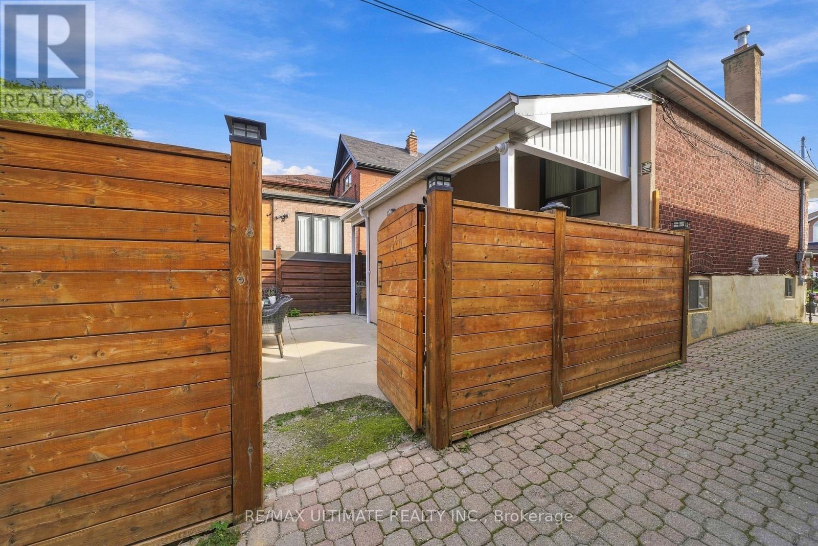 372 Blackthorn Avenue, Toronto, Ontario  M6M 3B9 - Photo 26 - W13830496