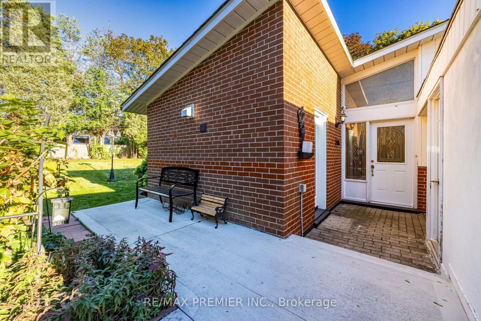 9 Adeline Court, Toronto, Ontario  M9V 3M9 - Photo 3 - W13830498