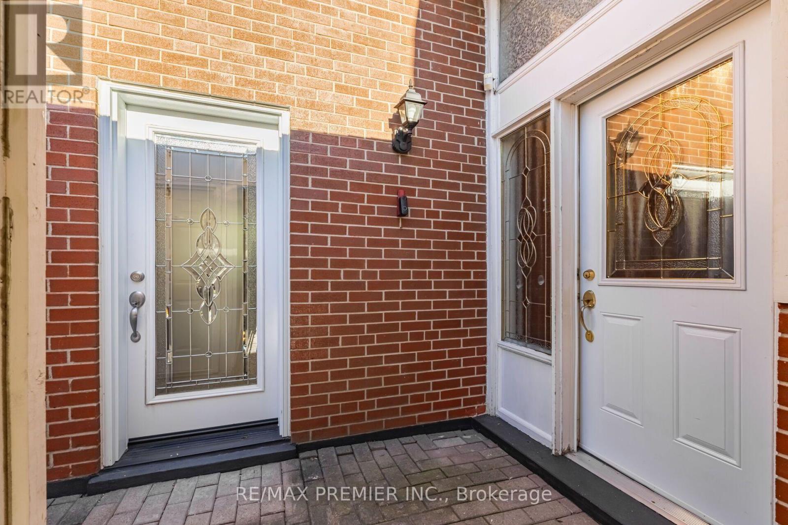 9 Adeline Court, Toronto, Ontario  M9V 3M9 - Photo 4 - W13830498