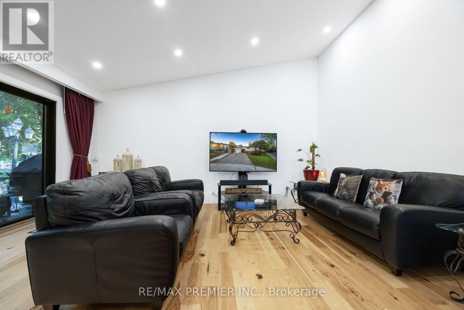 9 Adeline Court, Toronto, Ontario  M9V 3M9 - Photo 8 - W13830498