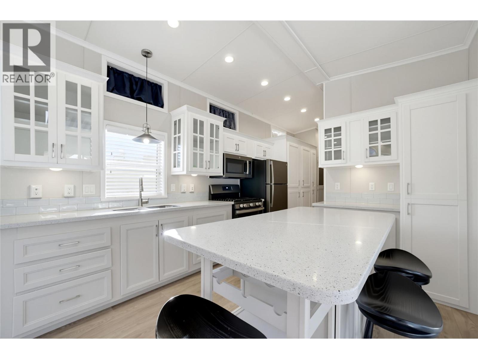 1383 Silver Sands Road Unit# 68, Sicamous, British Columbia  V0E 2V4 - Photo 16 - 10401388