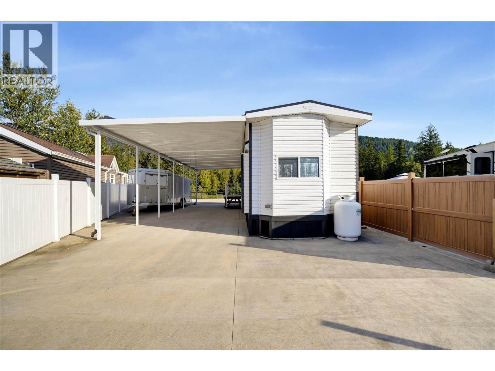 1383 Silver Sands Road Unit# 68, Sicamous, British Columbia  V0E 2V4 - Photo 34 - 10401388