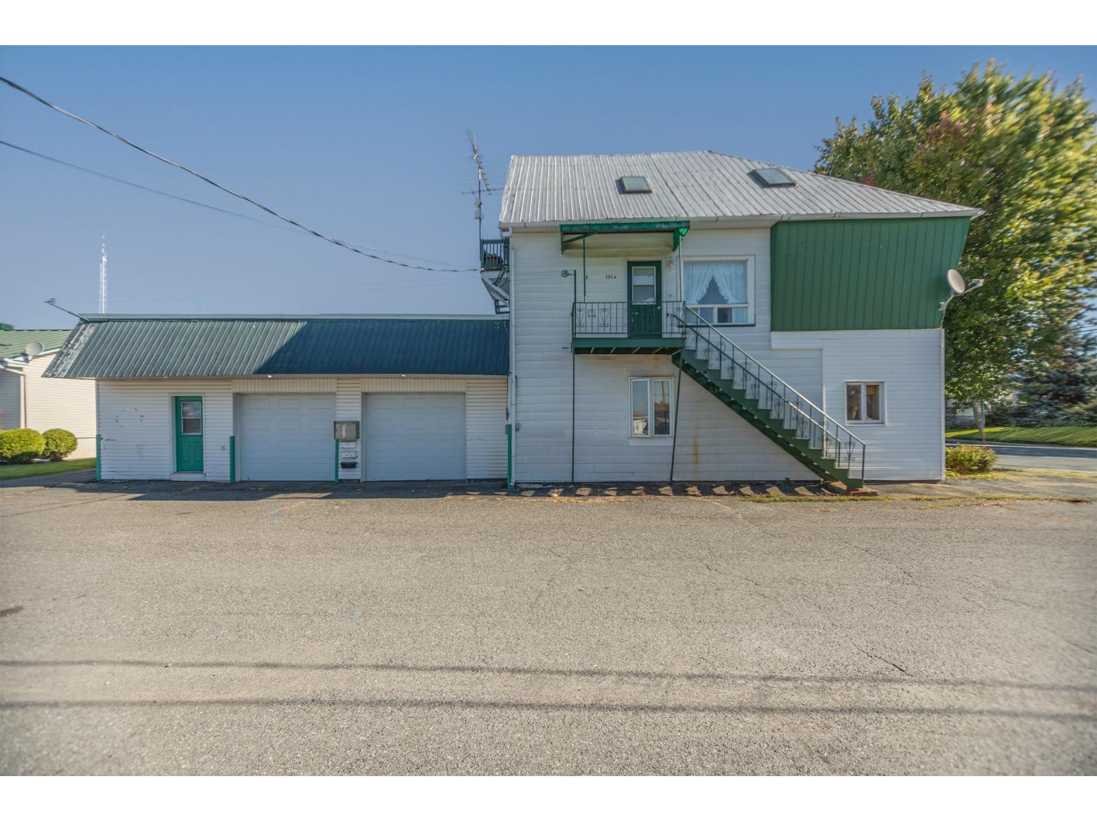 127-131 Rue Principale Saint-Guillaume Quebec Canada J0C1L0 3