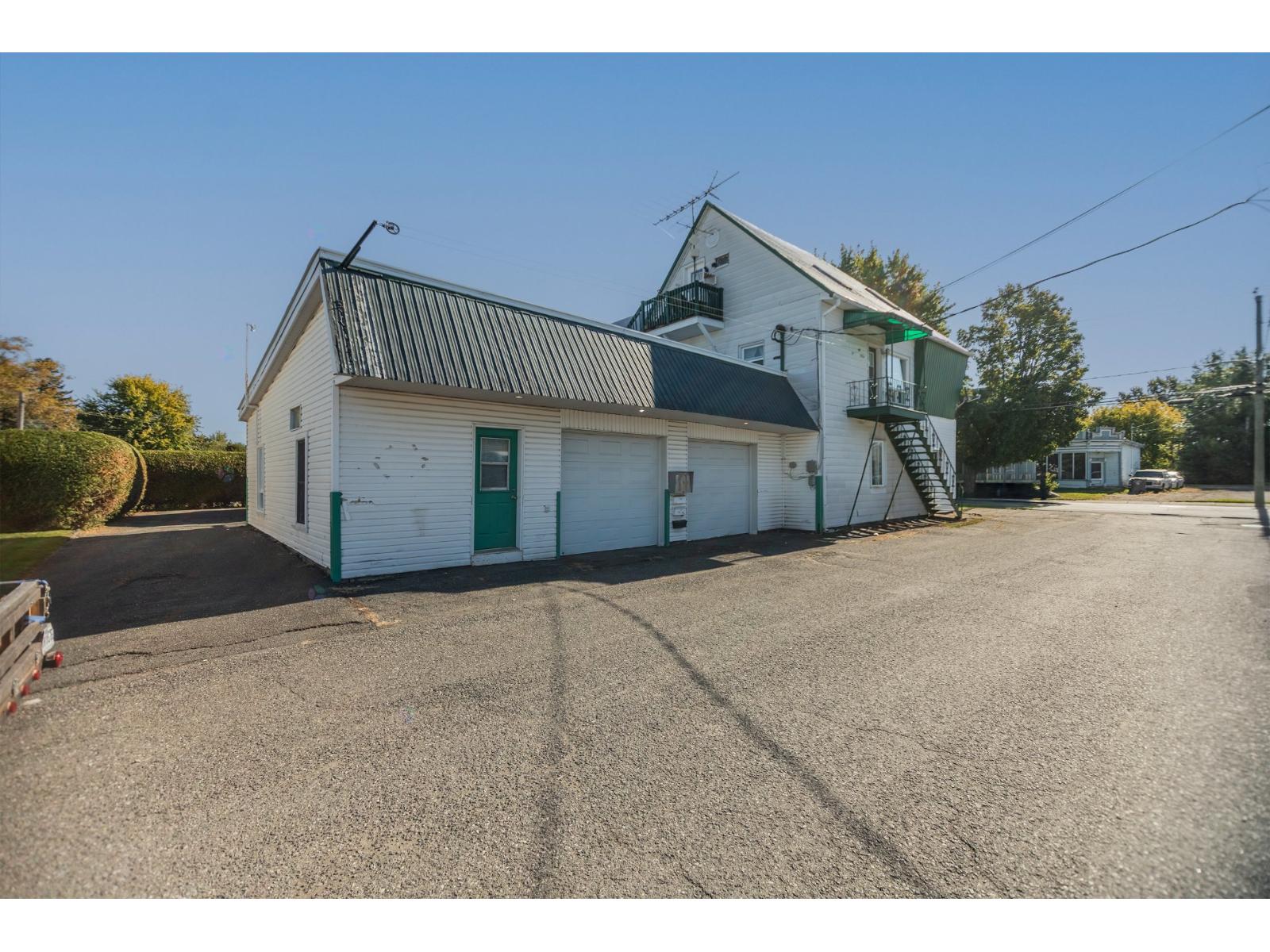 127-131 Rue Principale Saint-Guillaume Quebec Canada J0C1L0 4