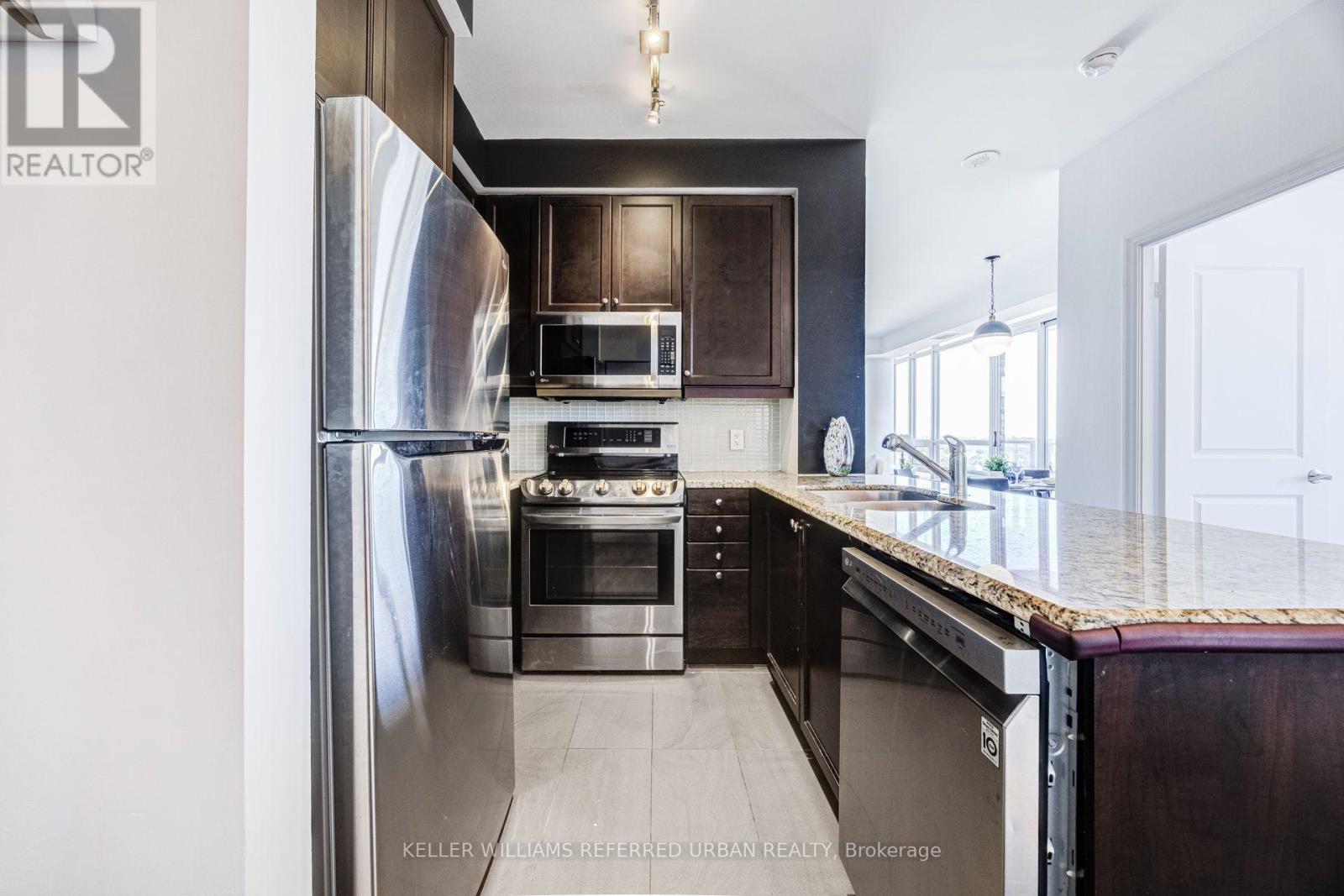 1006 - 500 St Clair Avenue W, Toronto, Ontario  M6C 1A8 - Photo 4 - C13830610