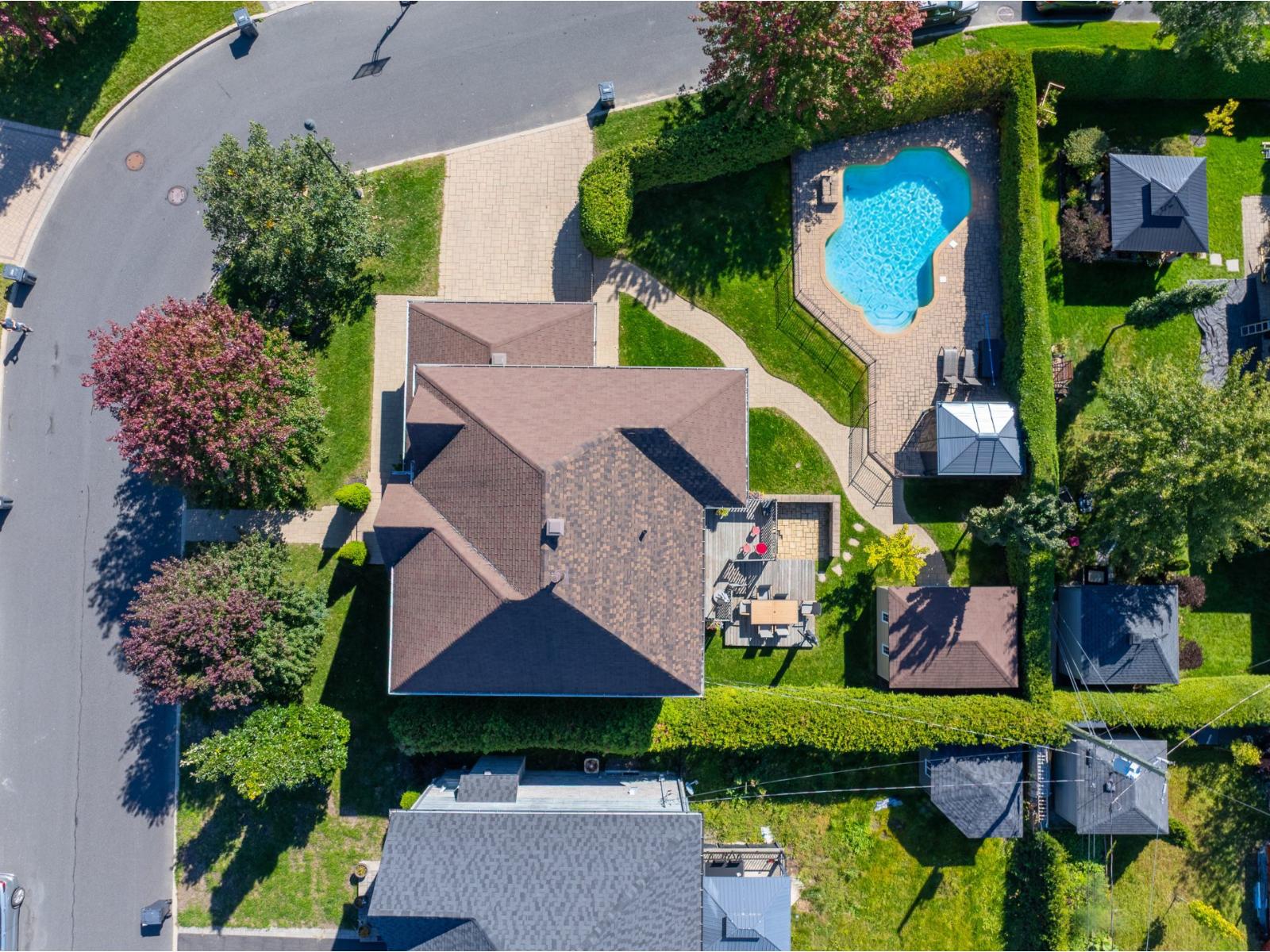 3017 Rue des Coprins Saint-Bruno-de-Montarville Quebec Canada J3V0C8 4