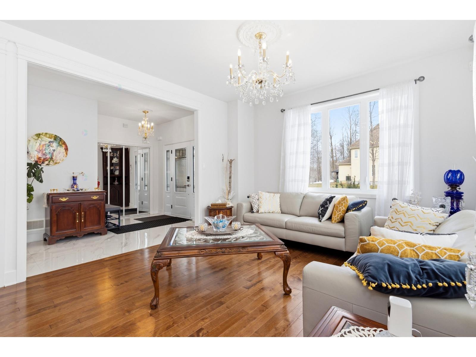 105 Rue Besner Vaudreuil-sur-le-Lac Quebec Canada J7V8P3 4