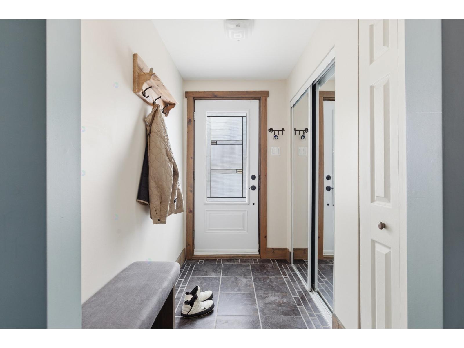 4376 Av. Ted Rawdon Quebec Canada J0K1S0 2