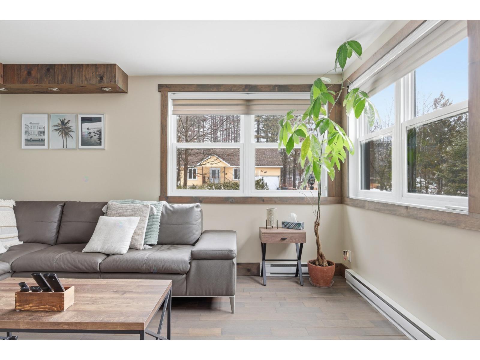 4376 Av. Ted Rawdon Quebec Canada J0K1S0 4
