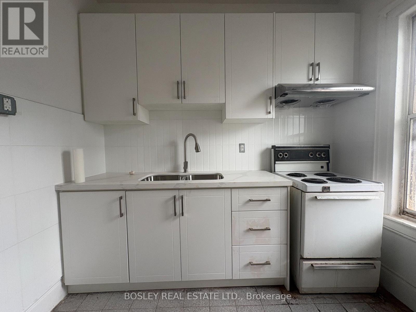 Upper - 14 D'arcy Street, Toronto, Ontario  M5T 1J7 - Photo 2 - C13774050