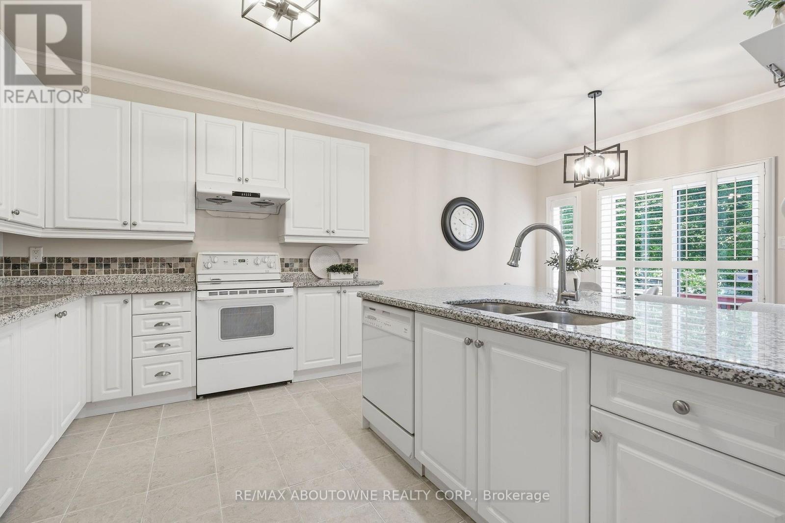 2381 Grand Oak Trail, Oakville, Ontario  L6M 4V4 - Photo 16 - W13830648