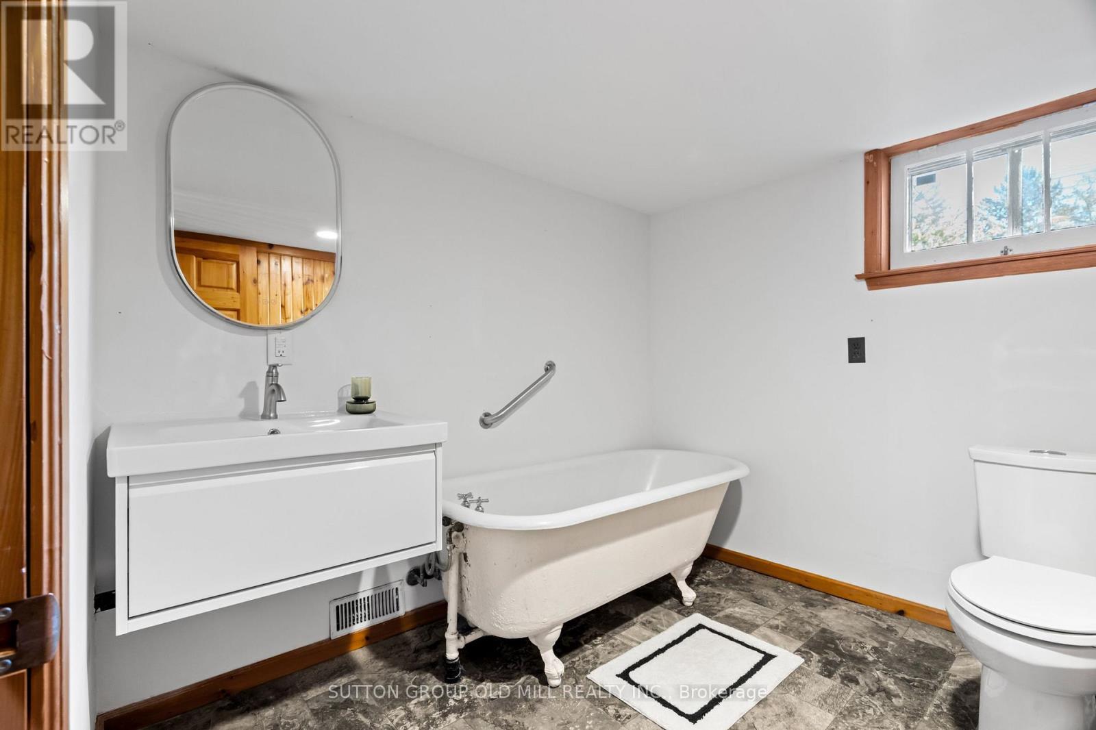 1372 Islington Avenue, Toronto, Ontario M9A 3K6 - Photo 31 - W13830658