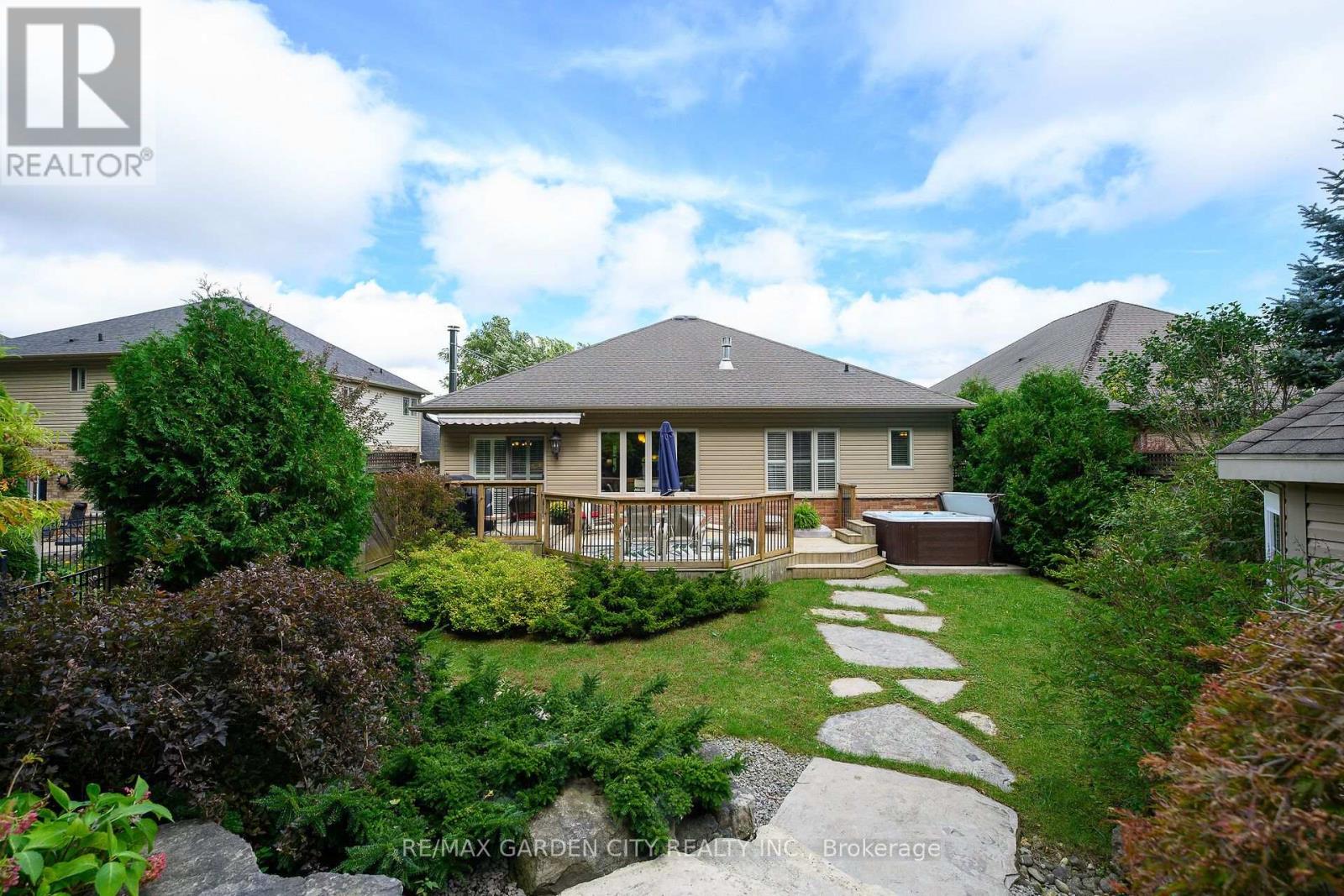 18 Heathcote Court, Grimsby, Ontario  L3M 0A6 - Photo 43 - X13830566