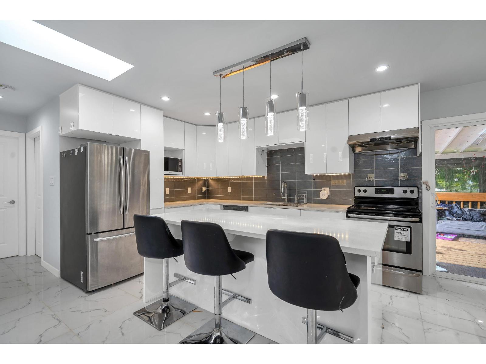 10865 152 Street, Surrey, British Columbia  V3R 4H3 - Photo 3 - R3169742