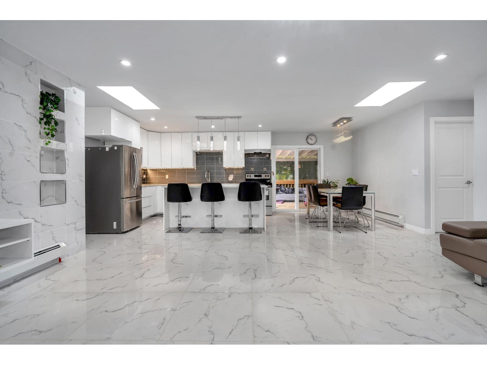 10865 152 Street, Surrey, British Columbia  V3R 4H3 - Photo 2 - R3169742