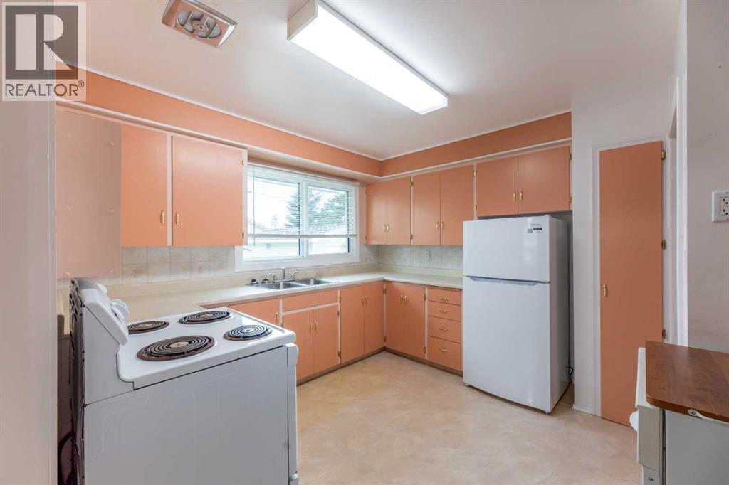 104 Fraser Street, Hinton, Alberta  T7V 1B7 - Photo 3 - A2348190