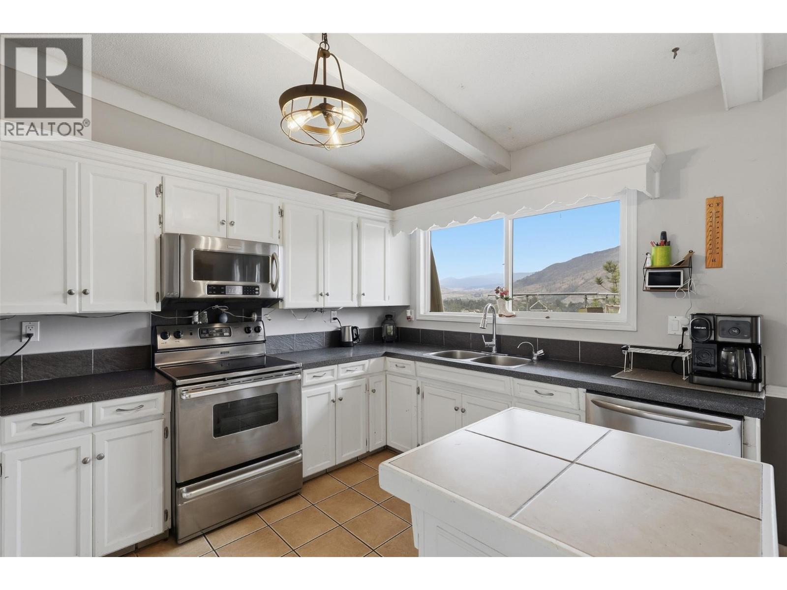 4389 Karindale Road, Kamloops, British Columbia  V2B 8N1 - Photo 10 - 10401939