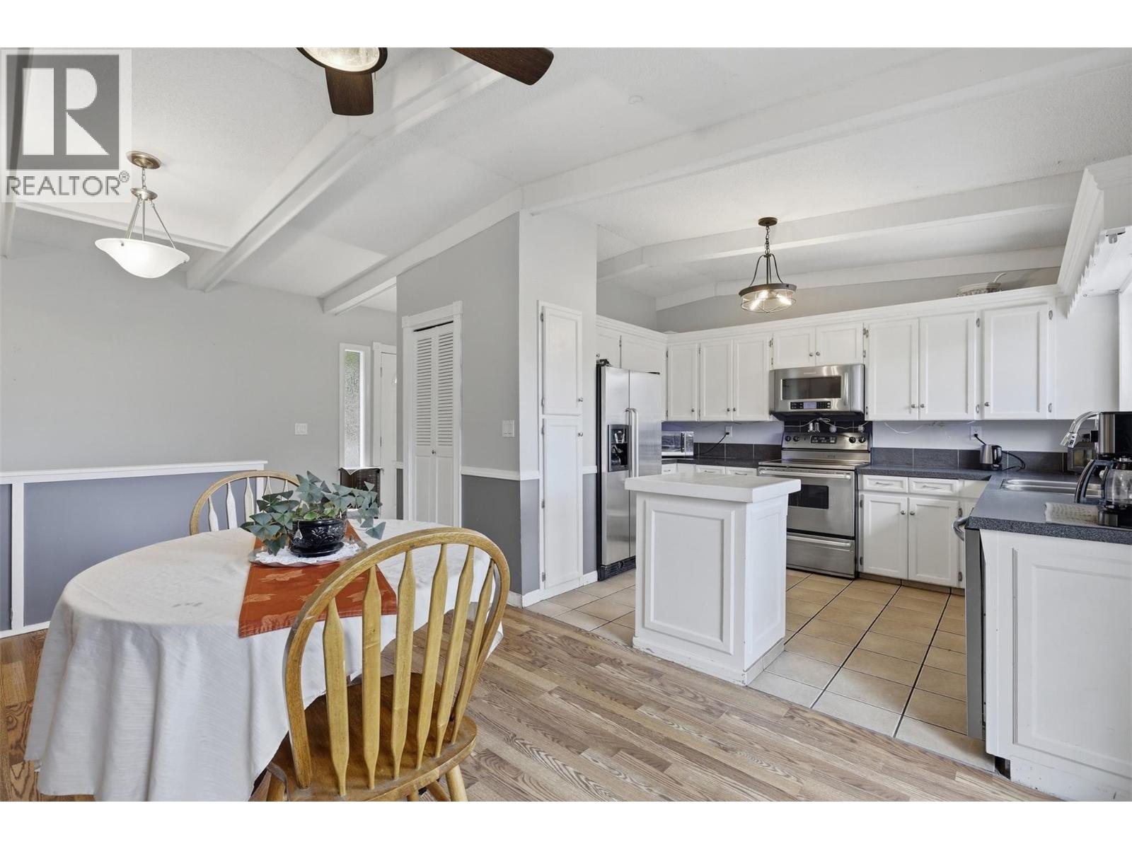 4389 Karindale Road, Kamloops, British Columbia  V2B 8N1 - Photo 7 - 10401939