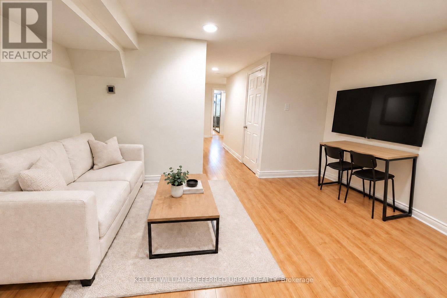 L.L. - 104 RANKIN CRESCENT, Toronto, Ontario