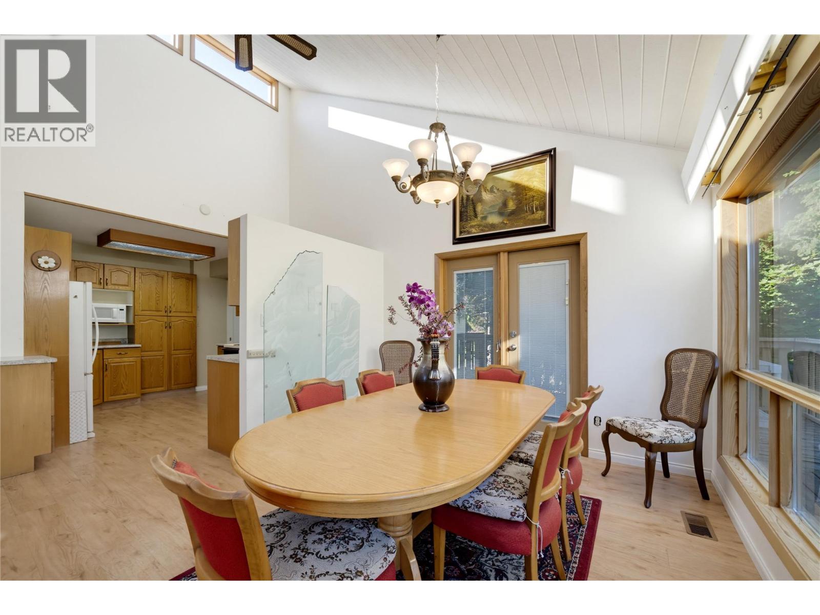 370 10 Avenue SE, Salmon Arm, British Columbia  V1E 2C3 - Photo 11 - 10401960