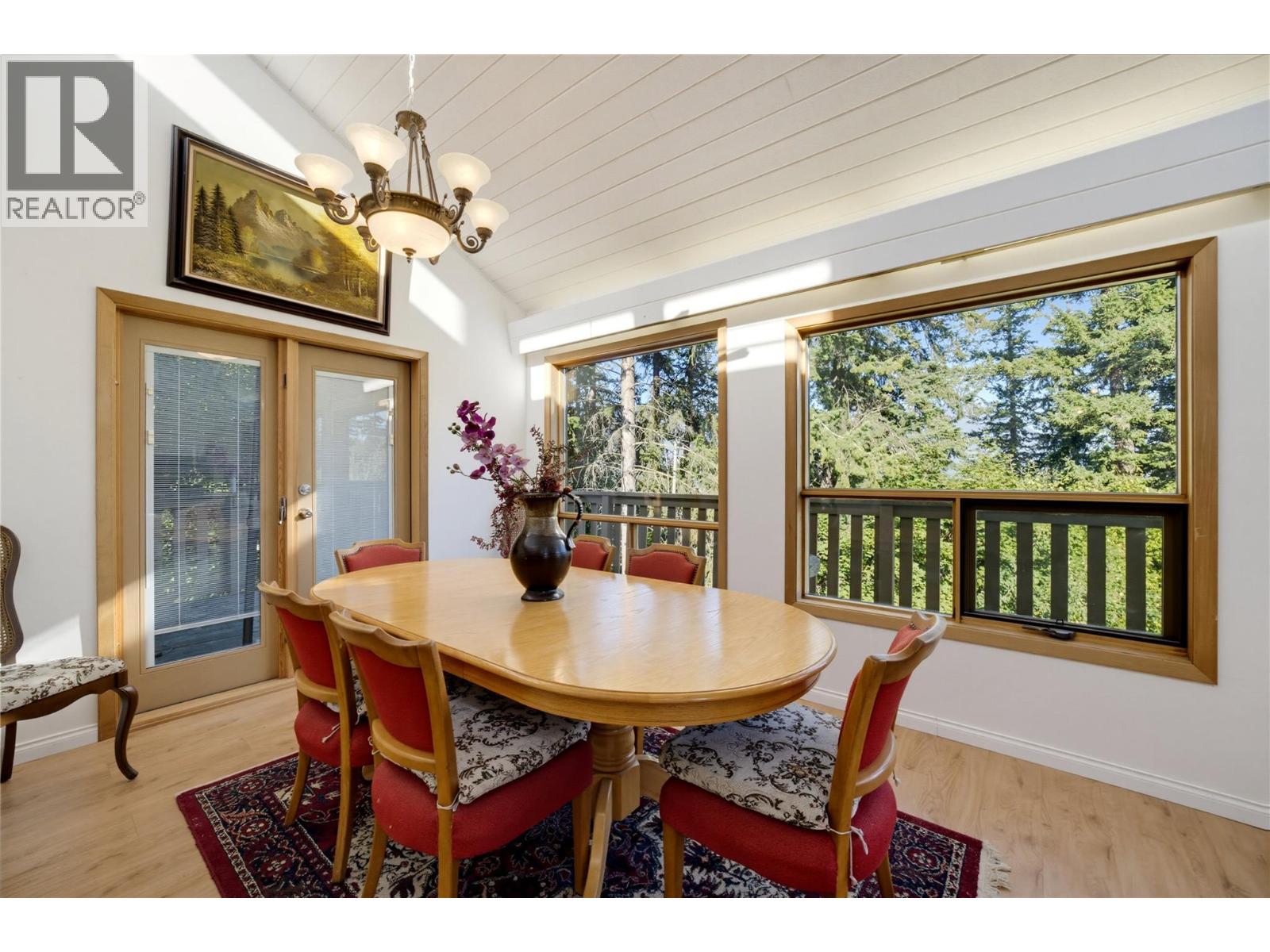 370 10 Avenue SE, Salmon Arm, British Columbia  V1E 2C3 - Photo 12 - 10401960