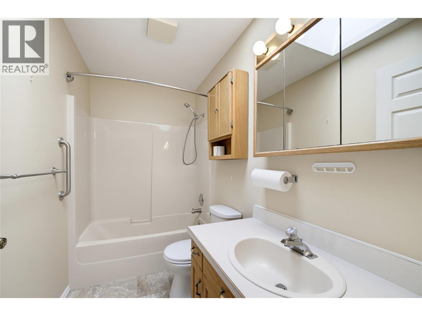 370 10 Avenue SE, Salmon Arm, British Columbia  V1E 2C3 - Photo 17 - 10401960