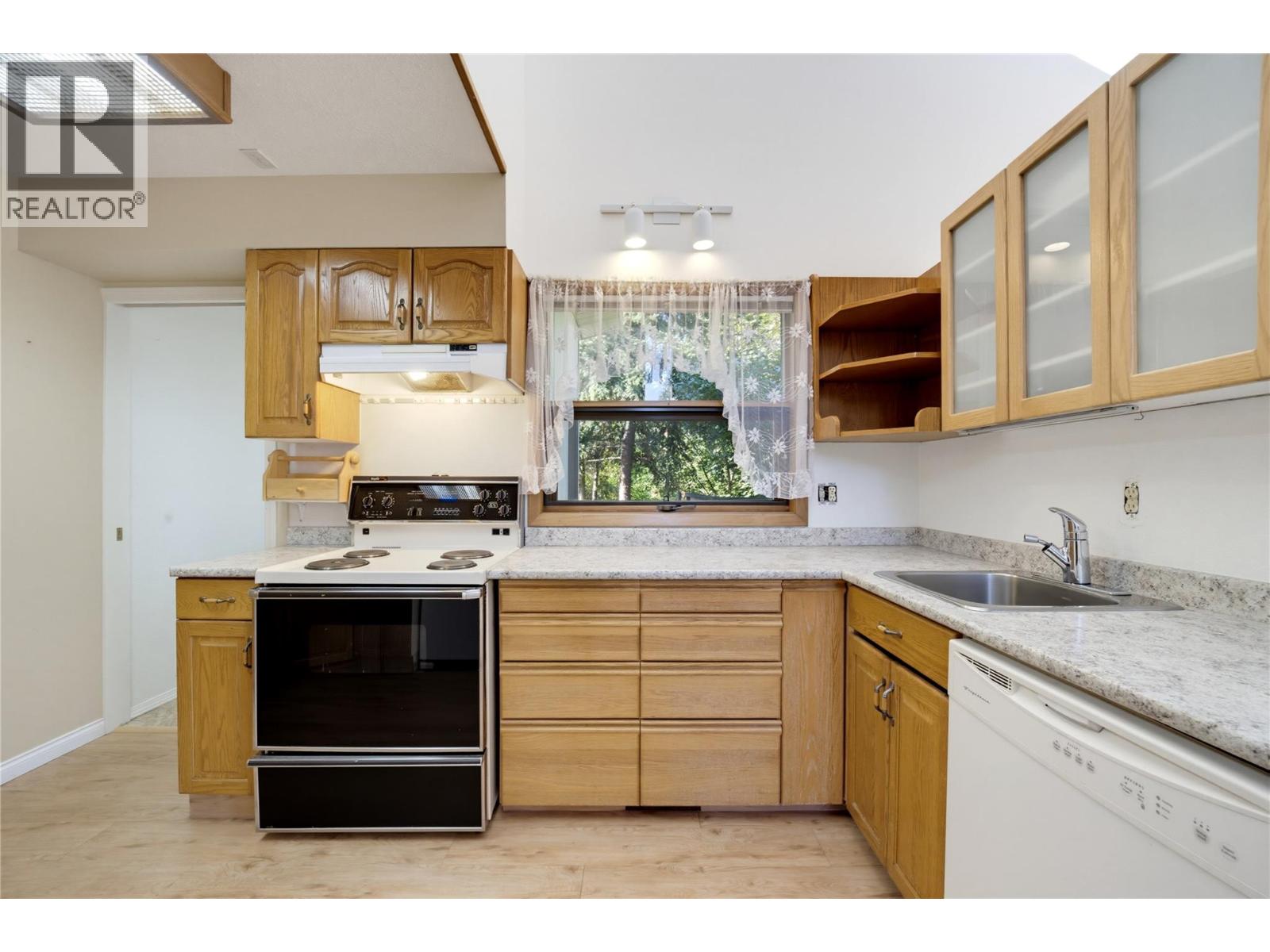 370 10 Avenue SE, Salmon Arm, British Columbia  V1E 2C3 - Photo 25 - 10401960