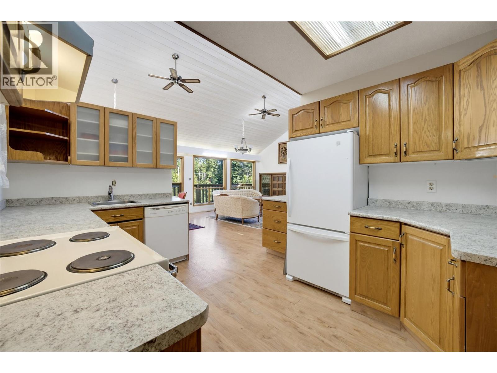 370 10 Avenue SE, Salmon Arm, British Columbia  V1E 2C3 - Photo 28 - 10401960