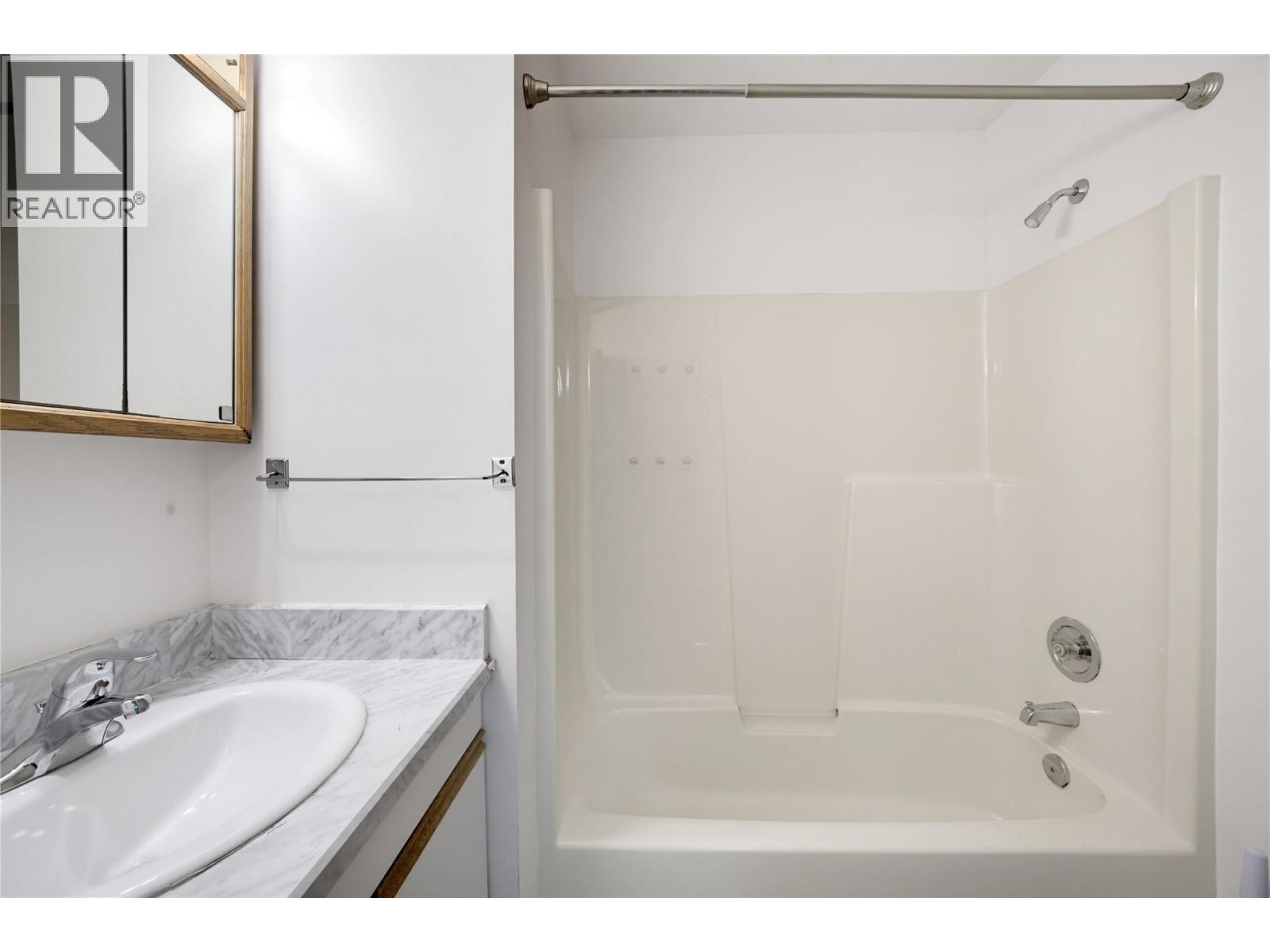 370 10 Avenue SE, Salmon Arm, British Columbia  V1E 2C3 - Photo 40 - 10401960