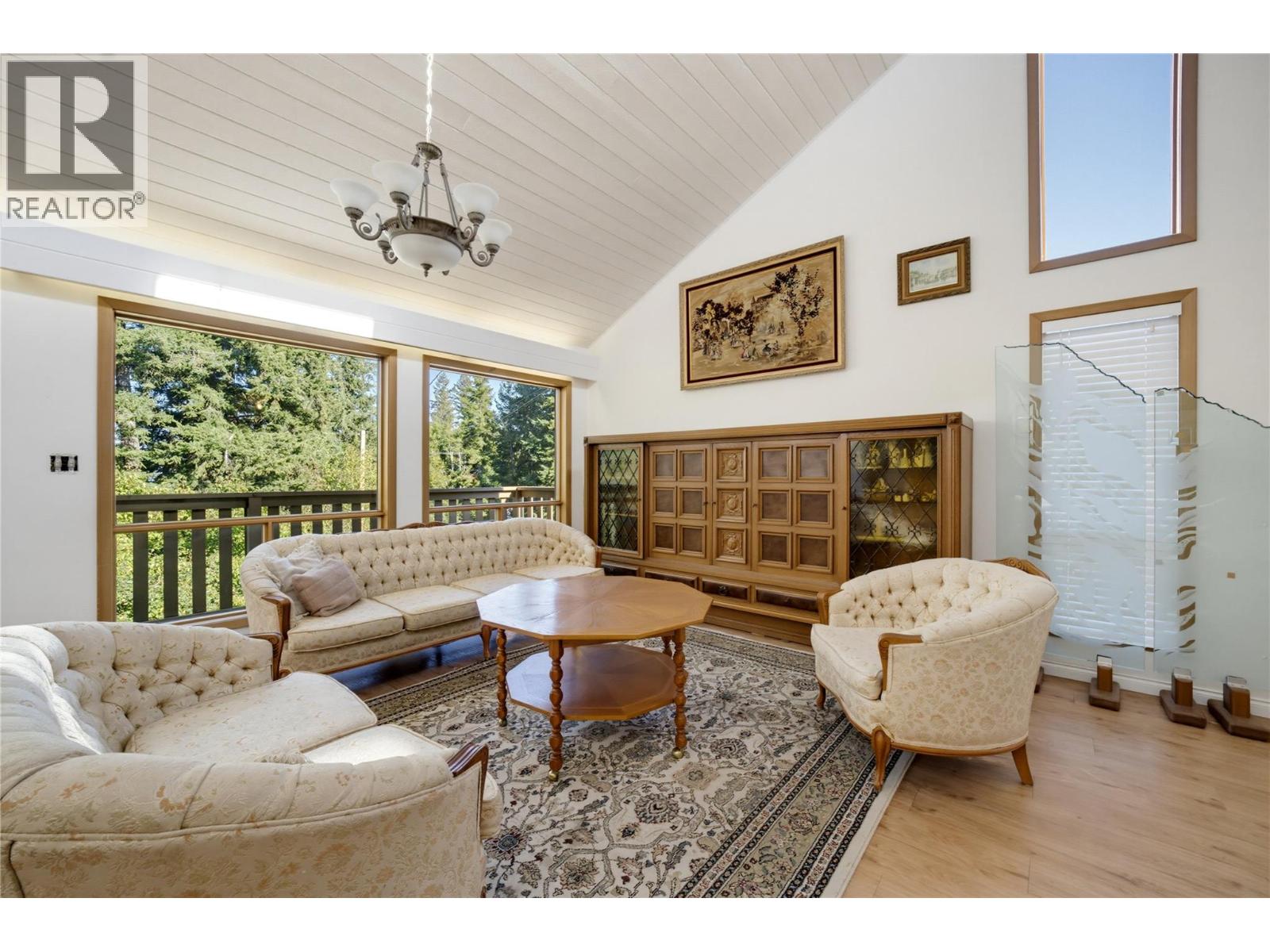 370 10 Avenue SE, Salmon Arm, British Columbia  V1E 2C3 - Photo 8 - 10401960