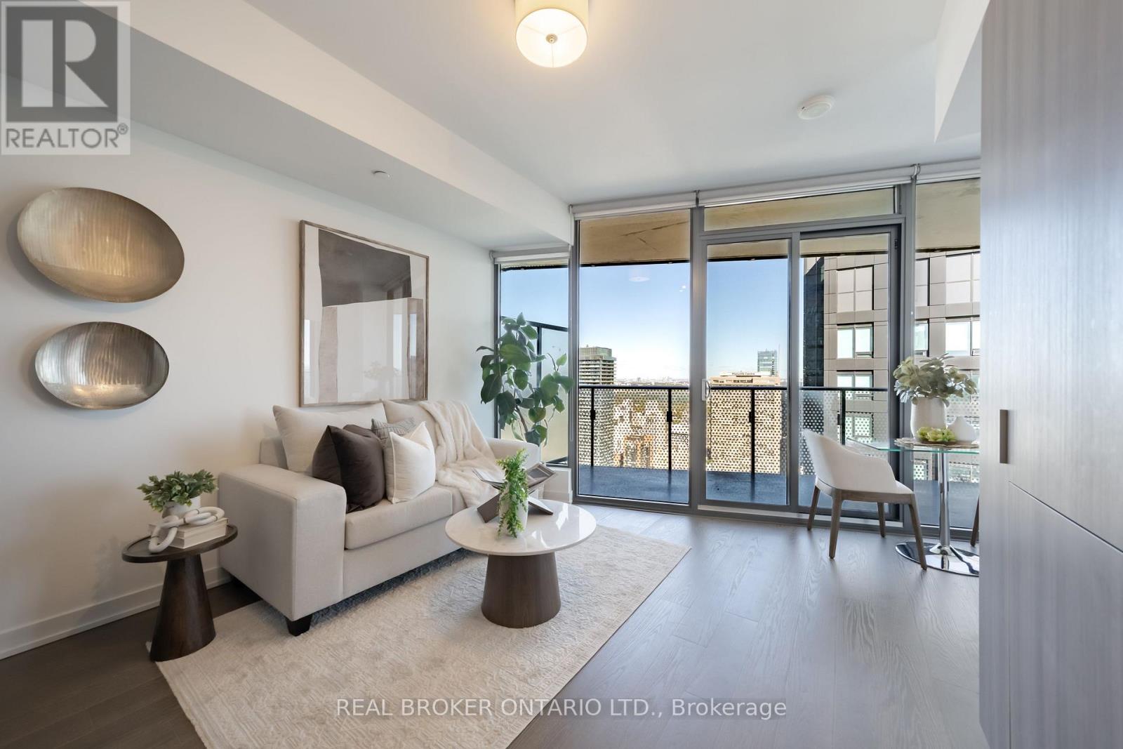 5311 - 11 Wellesley Street W, Toronto, Ontario  M4Y 0G4 - Photo 3 - C13753856