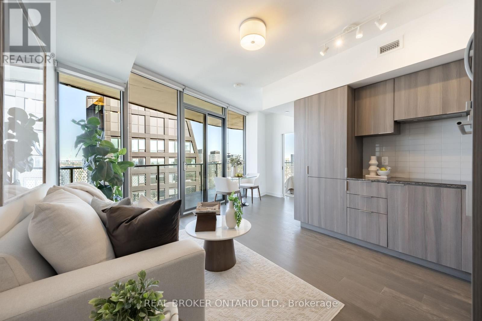 5311 - 11 Wellesley Street W, Toronto, Ontario  M4Y 0G4 - Photo 8 - C13753856