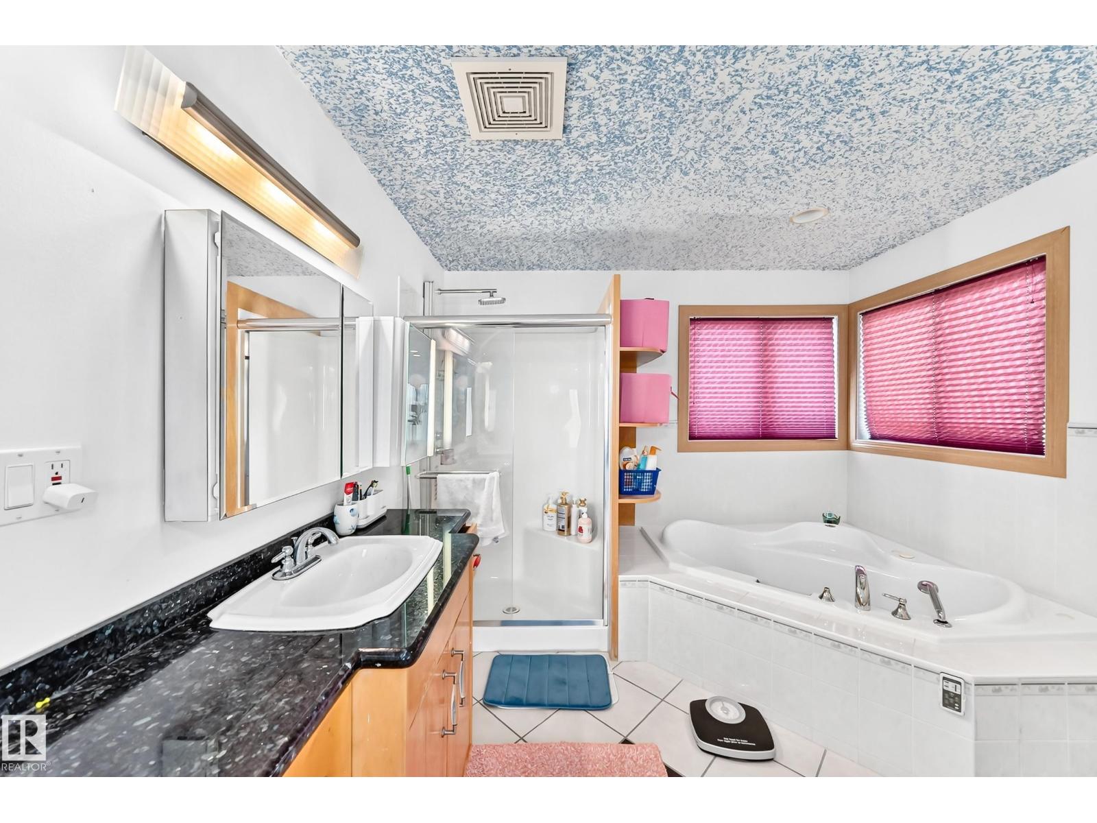 566 Butterworth Wy Nw, Edmonton, Alberta  T6R 2P6 - Photo 9 - E4509472
