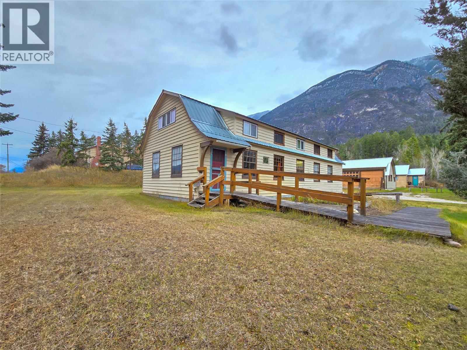 970 95 Highway, Spillimacheen, British Columbia  V0A 1P0 - Photo 32 - 10400750