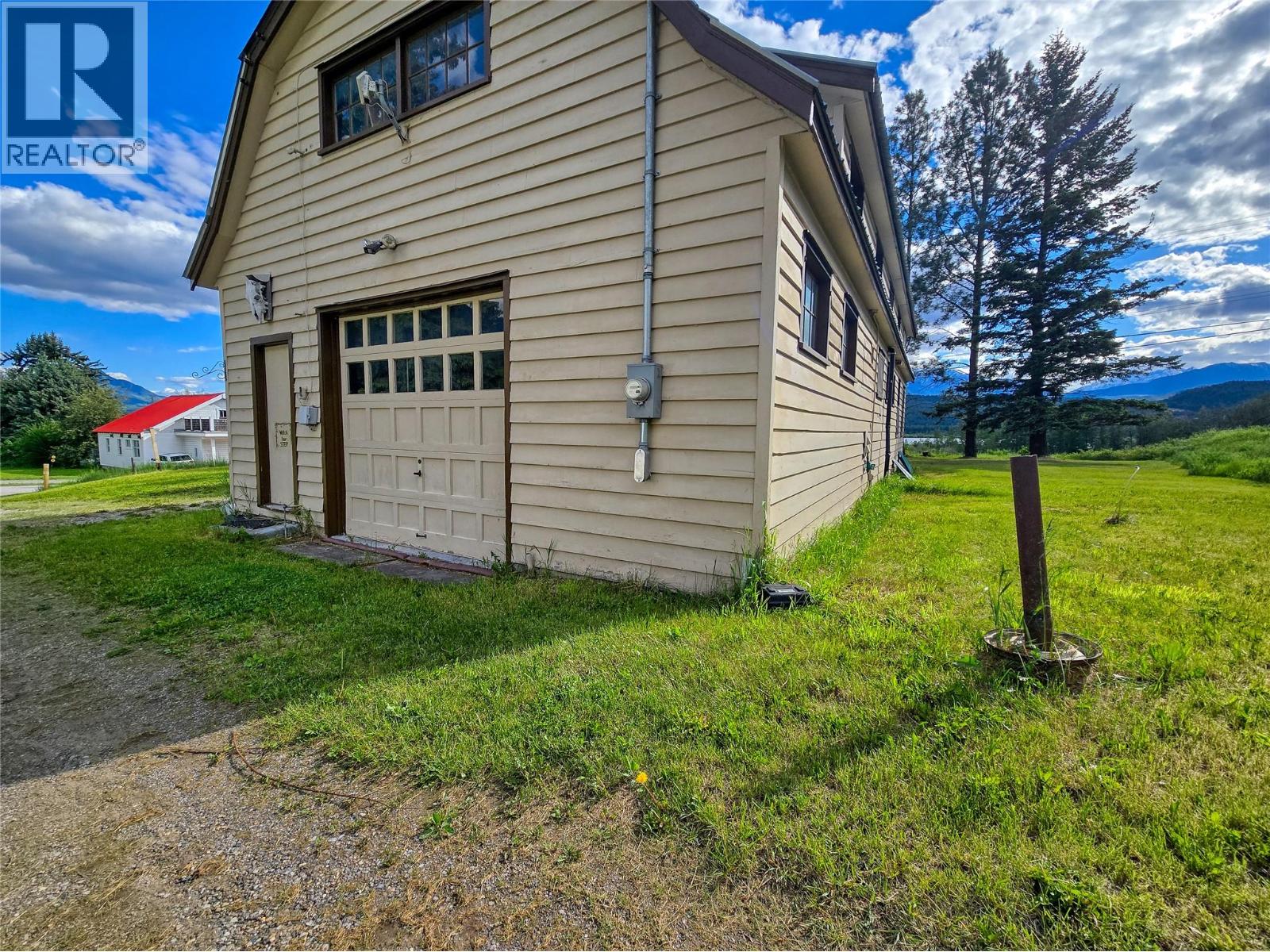 970 95 Highway, Spillimacheen, British Columbia  V0A 1P0 - Photo 2 - 10400750