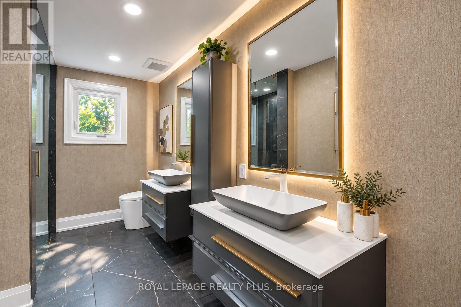 4344 Dallas Court, Mississauga, Ontario L4W 4G7 - Photo 34 - W13830220