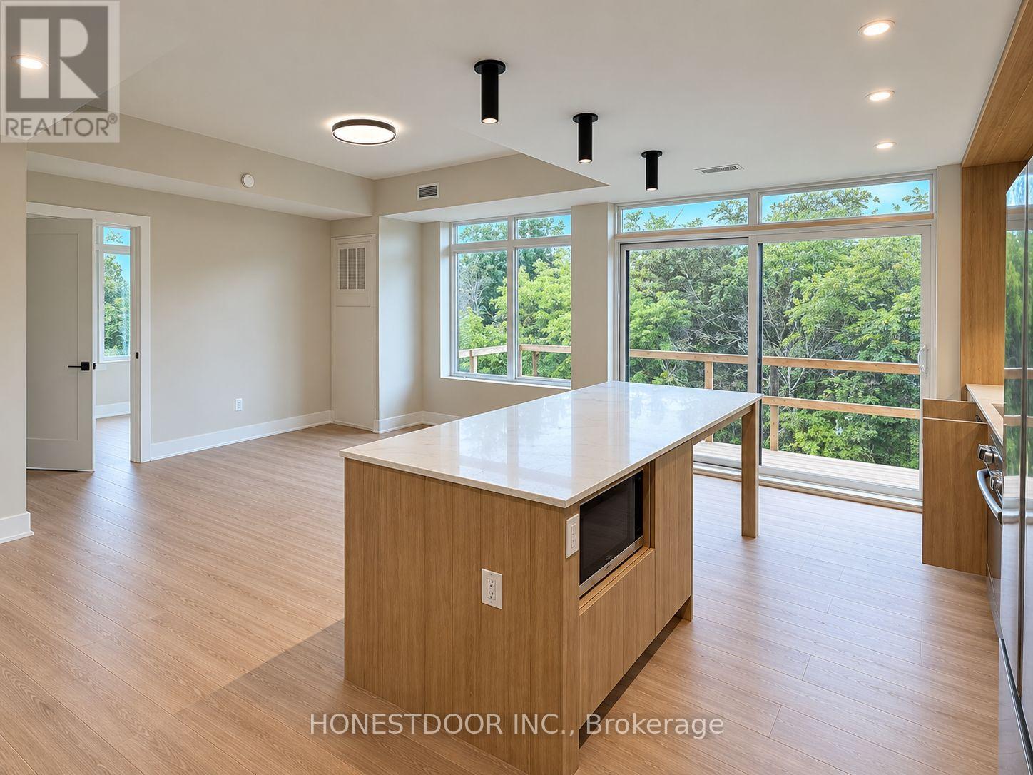 1524 STITTSVILLE MAIN STREET, Ottawa, Ontario